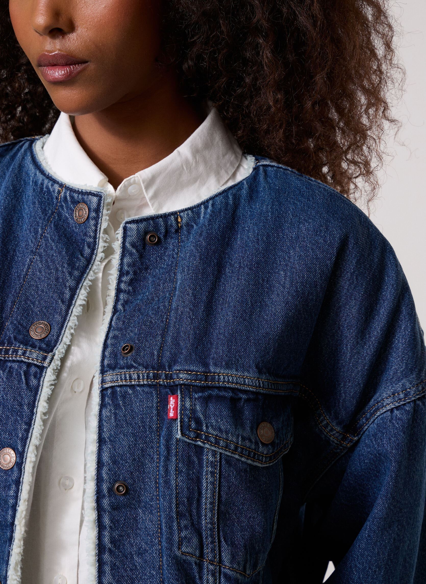 Jacken und Mäntel Collarless Crop Sherpa Trucker-0088Z damen blau Levi's Jacken und Mäntel Collarless Crop Sherpa Trucker-0088Z damen blau ROGUE RUMOR