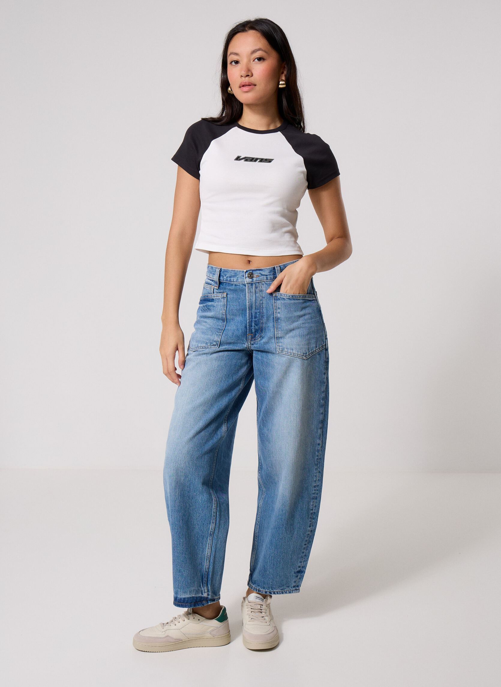 Tee-shirts Clare Baby Tee femme blanc Vans Tee-shirts Clare Baby Tee femme blanc TRUE WHITE/BLACK