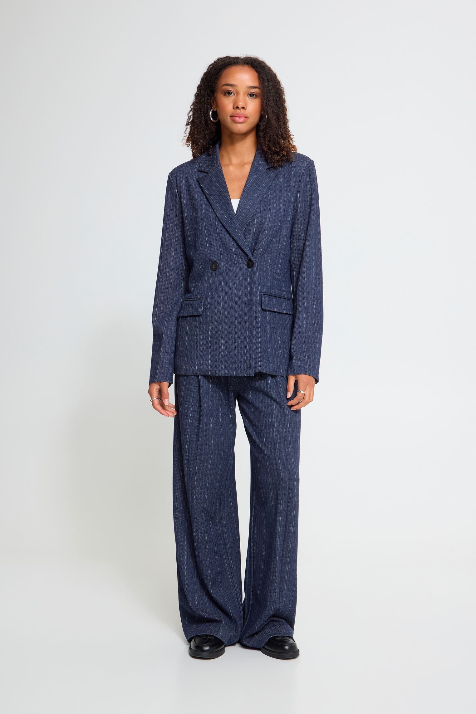 Jacken und Mäntel Ihkate Pinelle Bl2 damen blau Ichi Jacken und Mäntel Ihkate Pinelle Bl2 damen blau DARK BLUE JACQUARD STRIPE