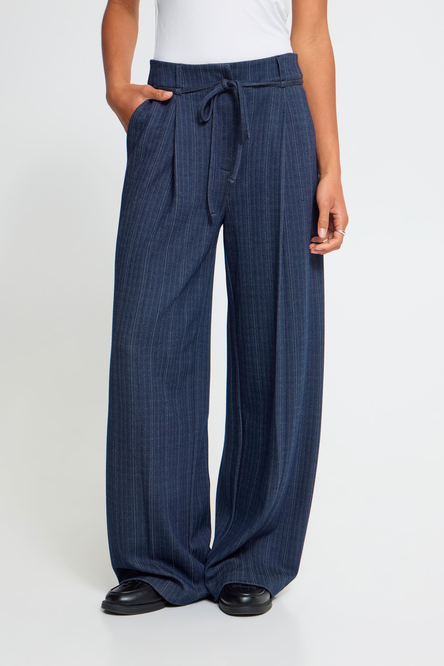 Broeken Ihkate Pinelle Wide Pa dames blauw Ichi Broeken Ihkate Pinelle Wide Pa dames blauw DARK BLUE JACQUARD STRIPE