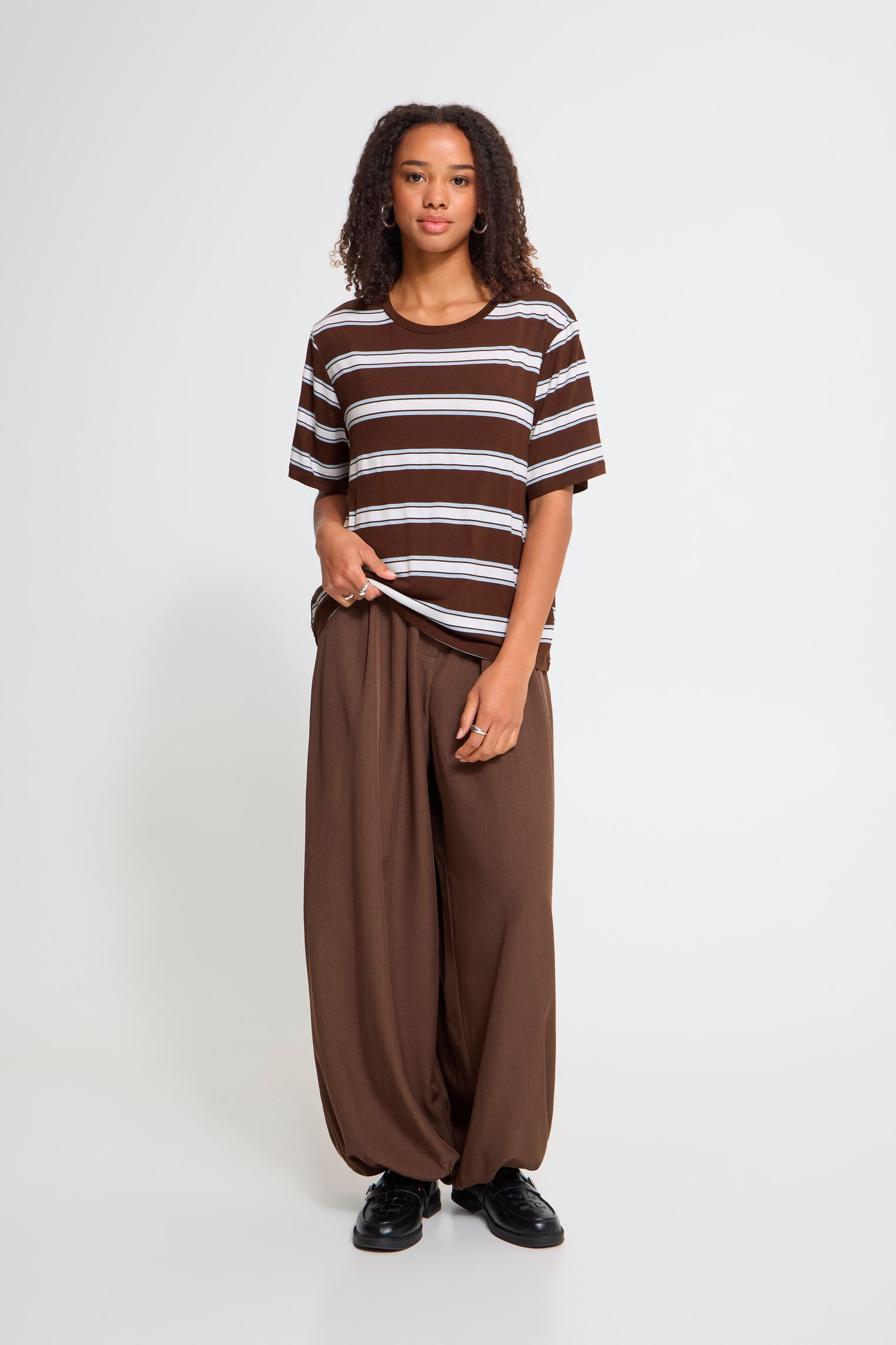Tee-shirts Ihrebetta Ss femme marron Ichi Tee-shirts Ihrebetta Ss femme marron CHICORY COFFEE / CELESTIAL BLU