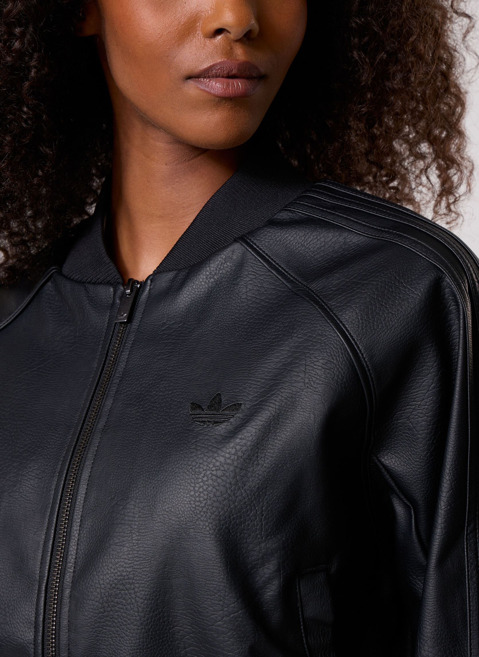 Bomberjacks SST TT dames zwart adidas originals Bomberjacks SST TT dames zwart BLACK/MAROON