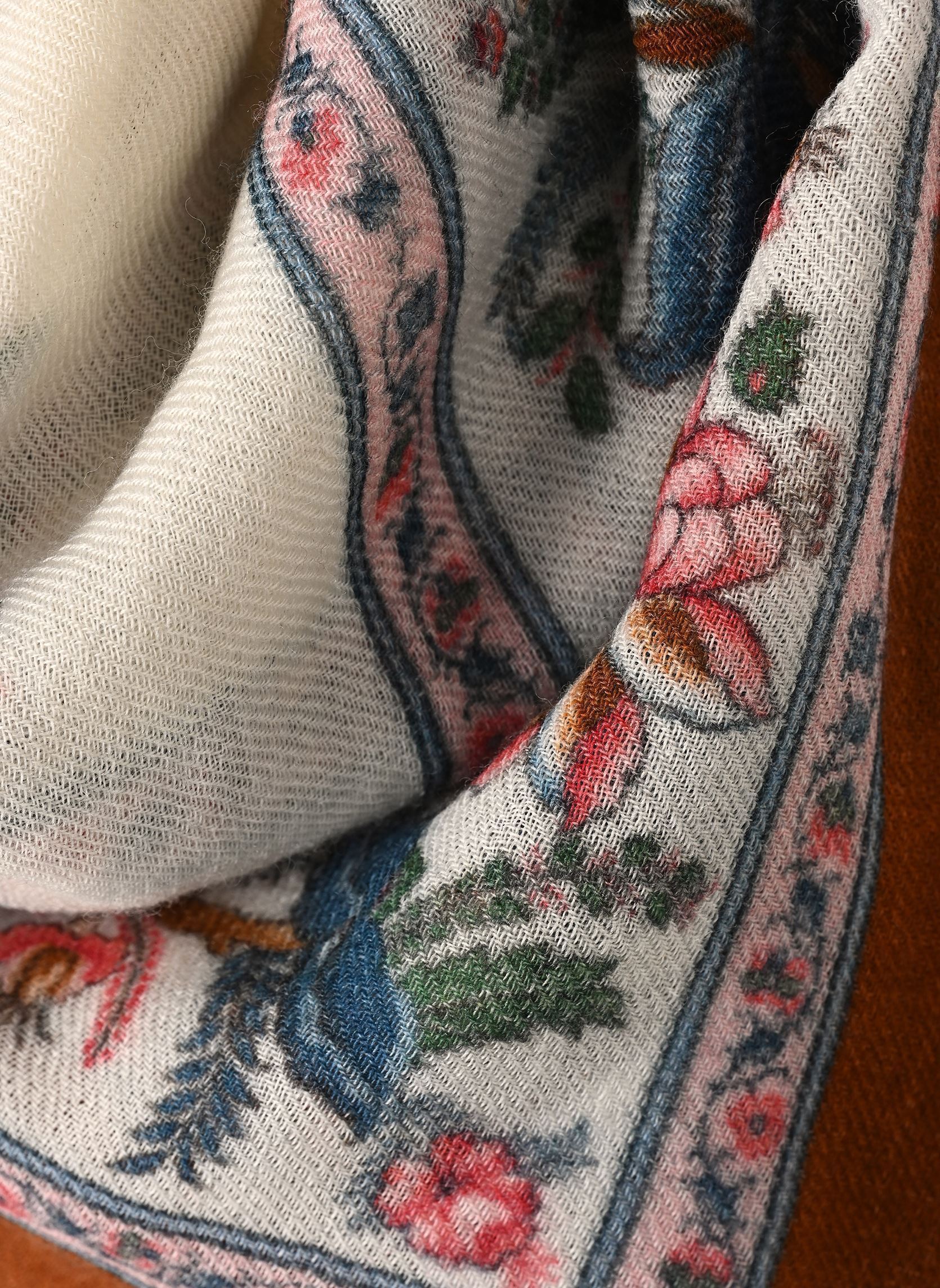 Echarpes et foulards Mekness femme multicolore Louise Misha Echarpes et foulards Mekness femme multicolore CREAM PRIMROSE PLAIN