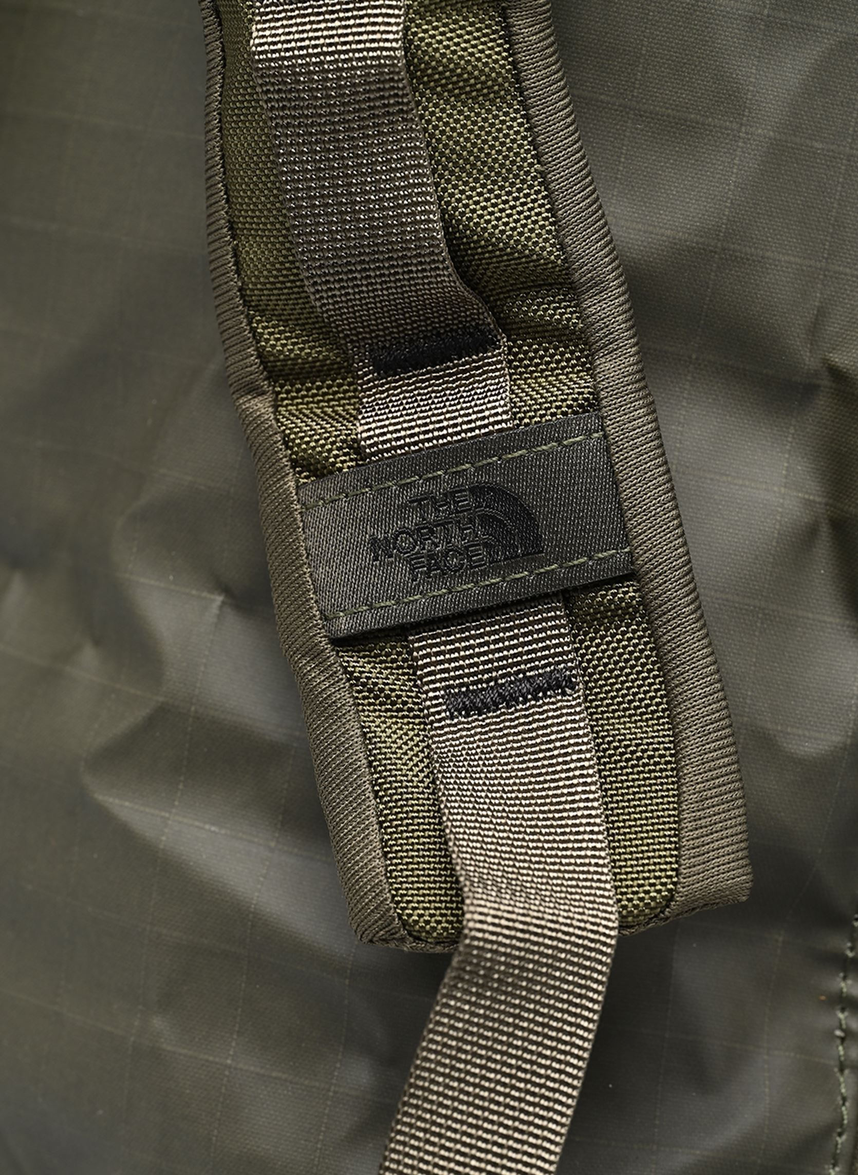 Sacs à dos Base Camp Voyager Duffel 32L Base Camp homme kaki The North Face Sacs à dos Base Camp Voyager Duffel 32L Base Camp homme kaki NEW TAUPE GREEN-TNF BLA