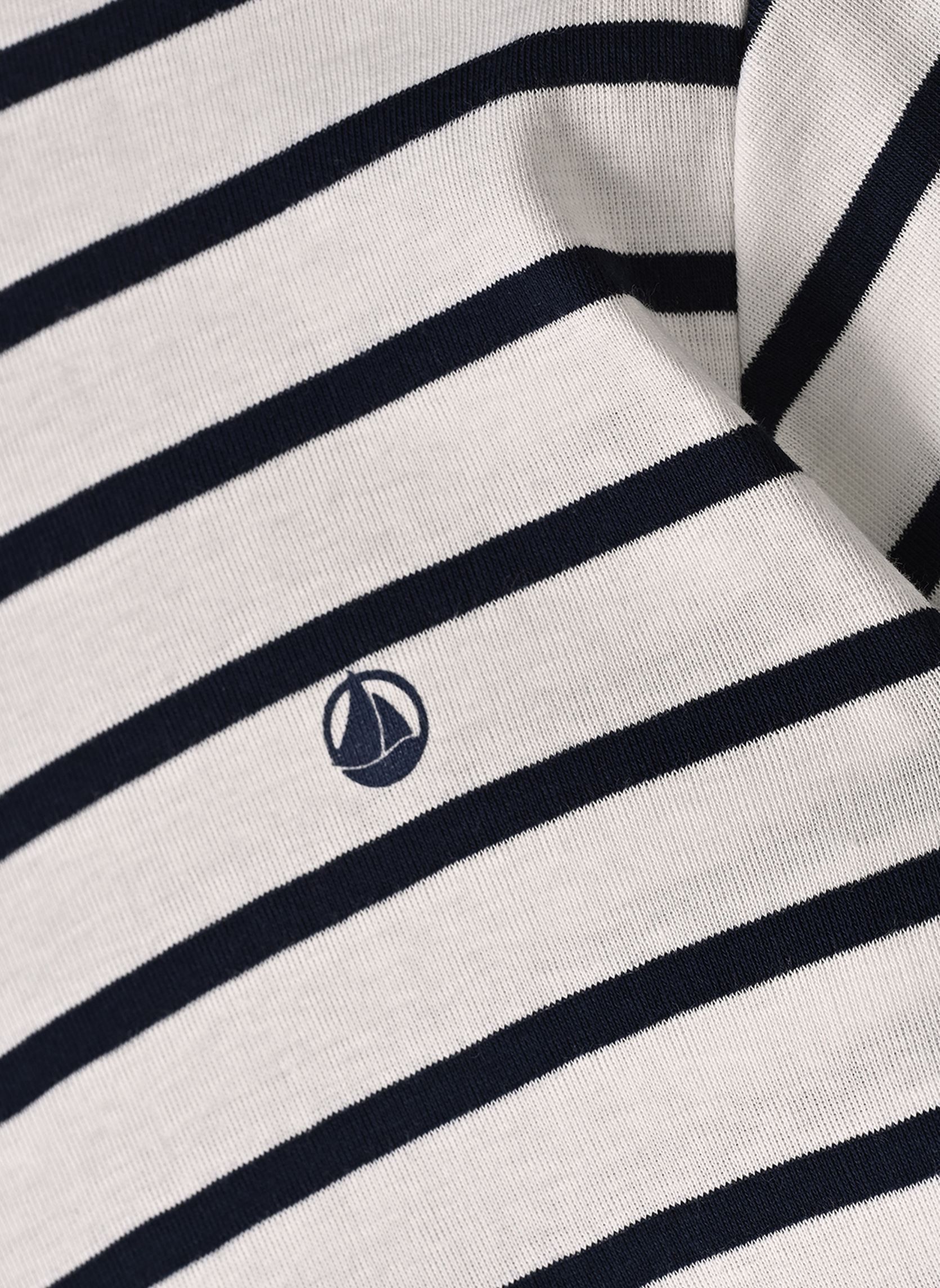 T-shirts Tee-Shirt L'Iconique ML Col Roulé Marini jongens wit Petit Bateau T-shirts Tee-Shirt L'Iconique ML Col Roulé Marini jongens wit MARSHMALLOW/SMOKING