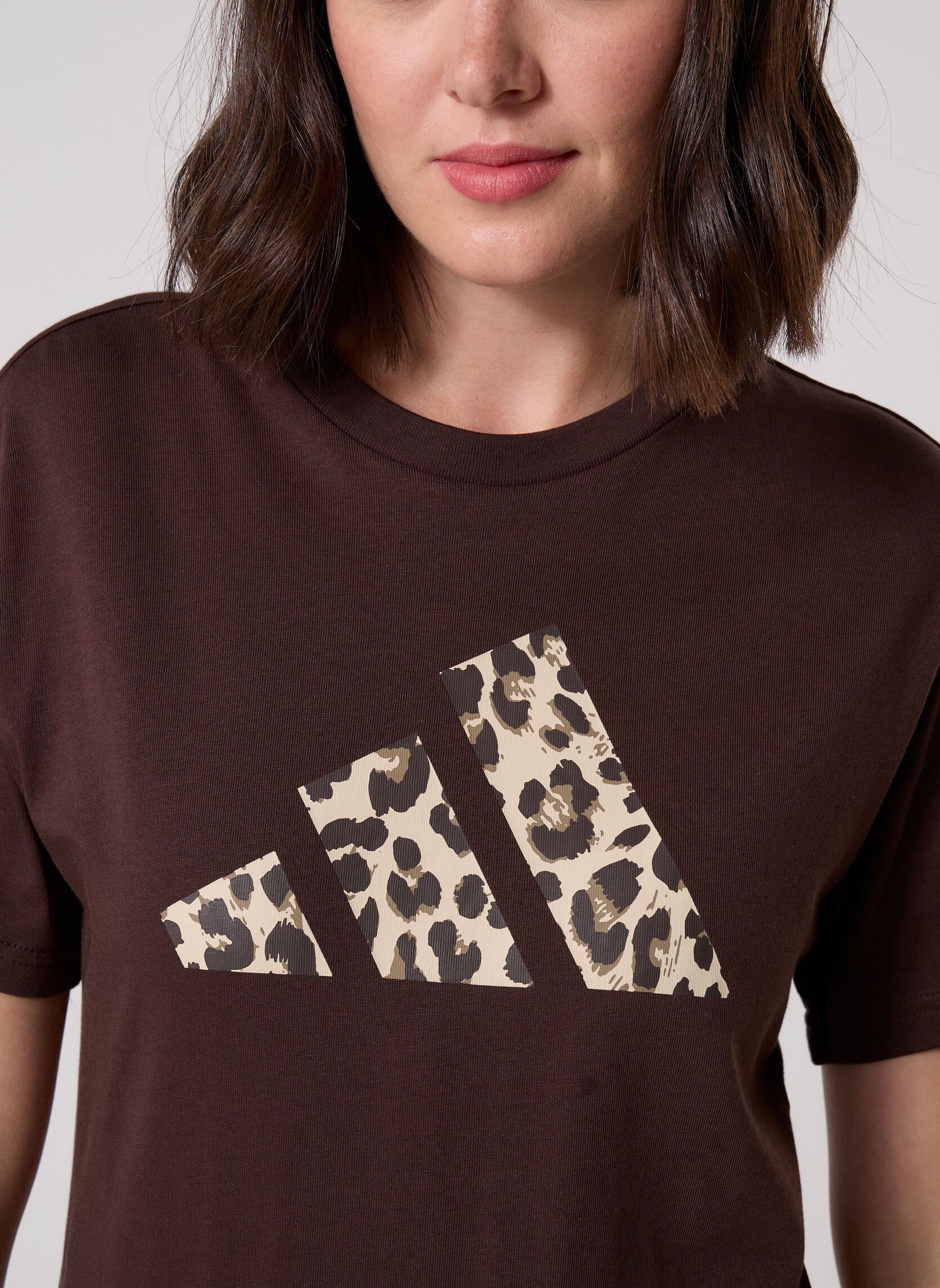 Tee-shirts ANIMAL TEE femme marron adidas sportswear Tee-shirts ANIMAL TEE femme marron dark brown