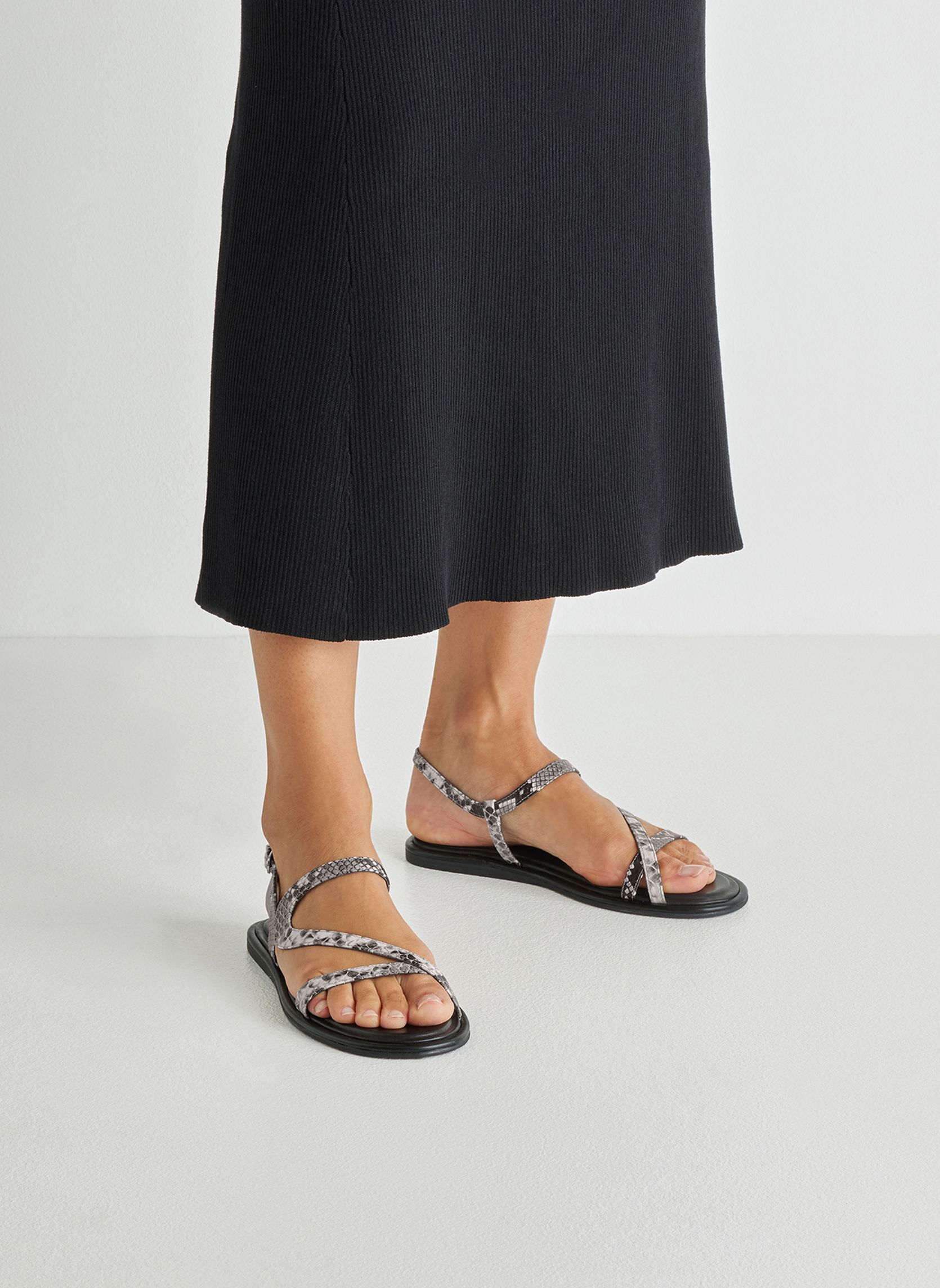 Sandales 1-28124-46 femme gris Tamaris Sandales 1-28124-46 femme gris Gris