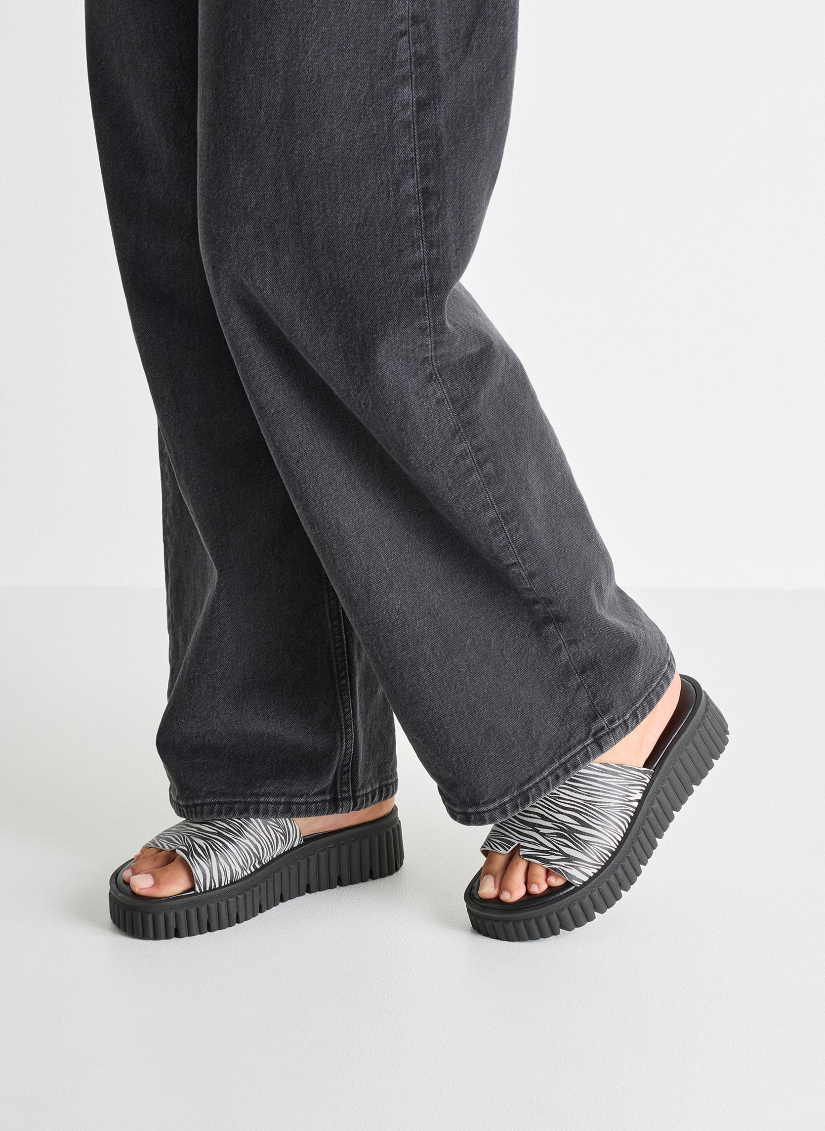 Mules 1-27216-44 femme noir Tamaris Mules 1-27216-44 femme noir Noir