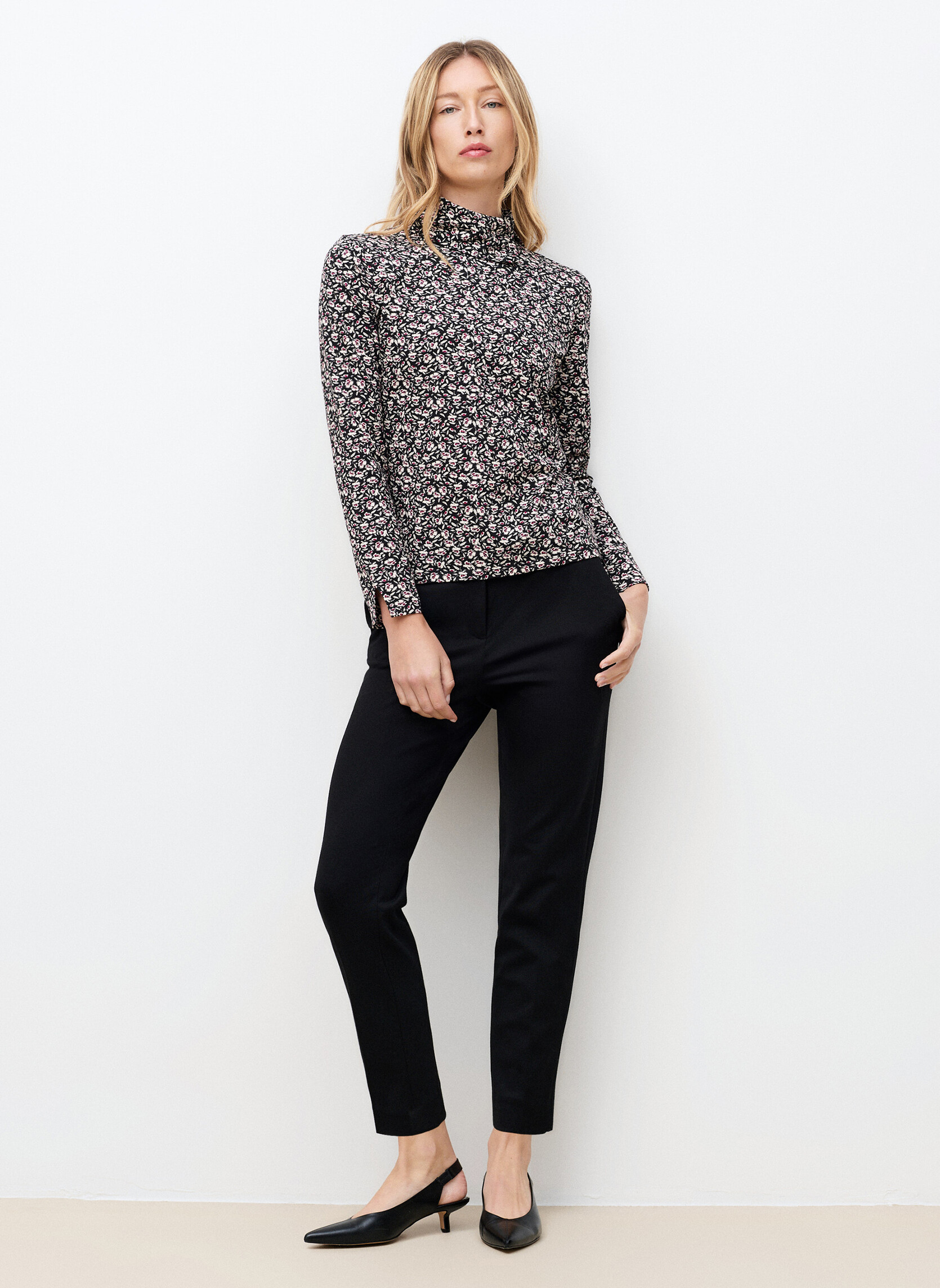 Tee-shirts 261T-TANOUSHKA4 femme noir Caroll Tee-shirts 261T-TANOUSHKA4 femme noir Noir