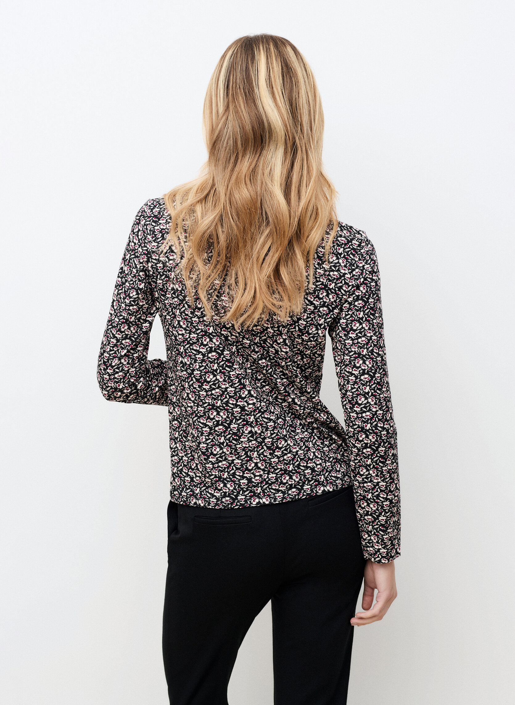 Tee-shirts 261T-TANOUSHKA4 femme noir Caroll Tee-shirts 261T-TANOUSHKA4 femme noir Noir