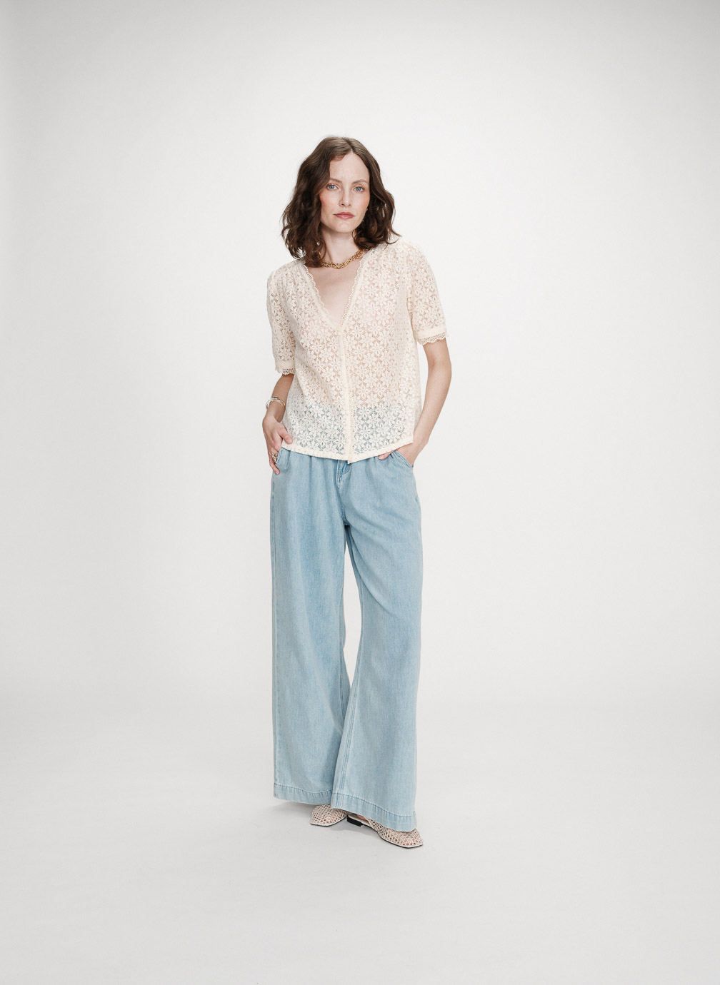 Tops Blouse en dentelle col V manches courtes amande Vicky femme blanc Grace & Mila Tops Blouse en dentelle col V manches courtes amande Vicky femme blanc Blanc