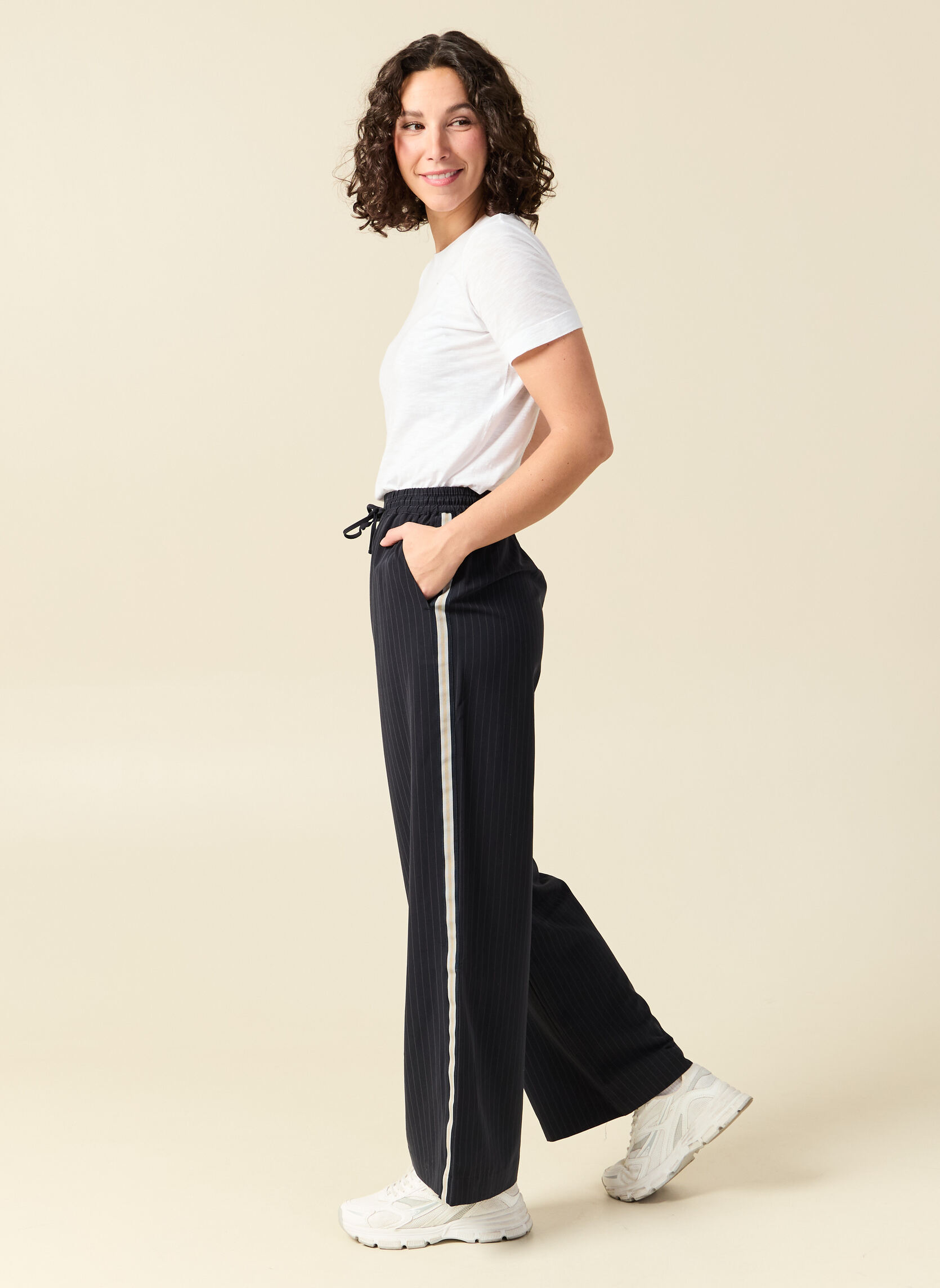 Pantalons droit LARGJOG2F femme bleu Bonobo Pantalons droit LARGJOG2F femme bleu Bleu marine