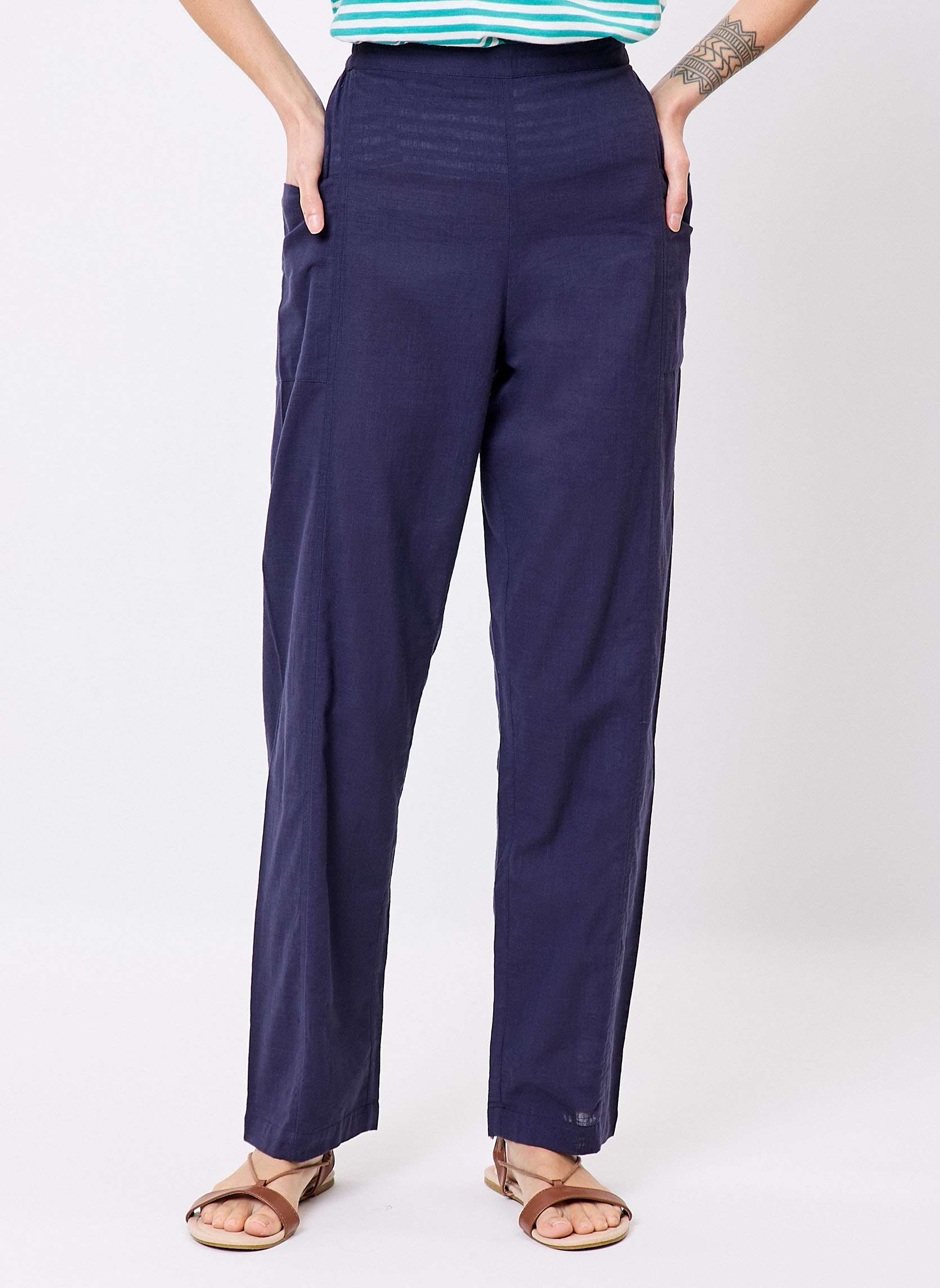 Pantalons droit Pantalon coton bio droit avec poches DANI femme bleu La Fiancée Pantalons droit Pantalon coton bio droit avec poches DANI femme bleu Bleu foncé