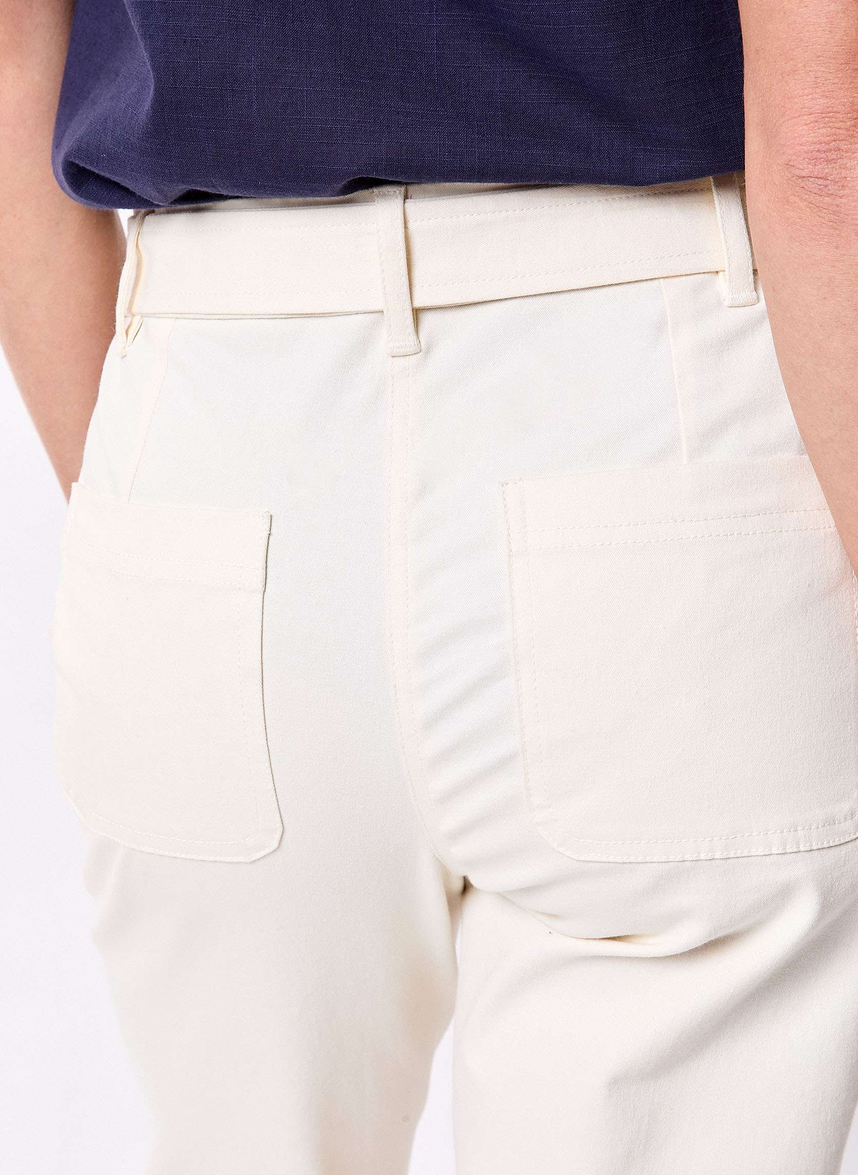 Pantalons droit Pantalon ajusté coton stretch ceinturé EKA femme beige La Fiancée Pantalons droit Pantalon ajusté coton stretch ceinturé EKA femme beige Ecru
