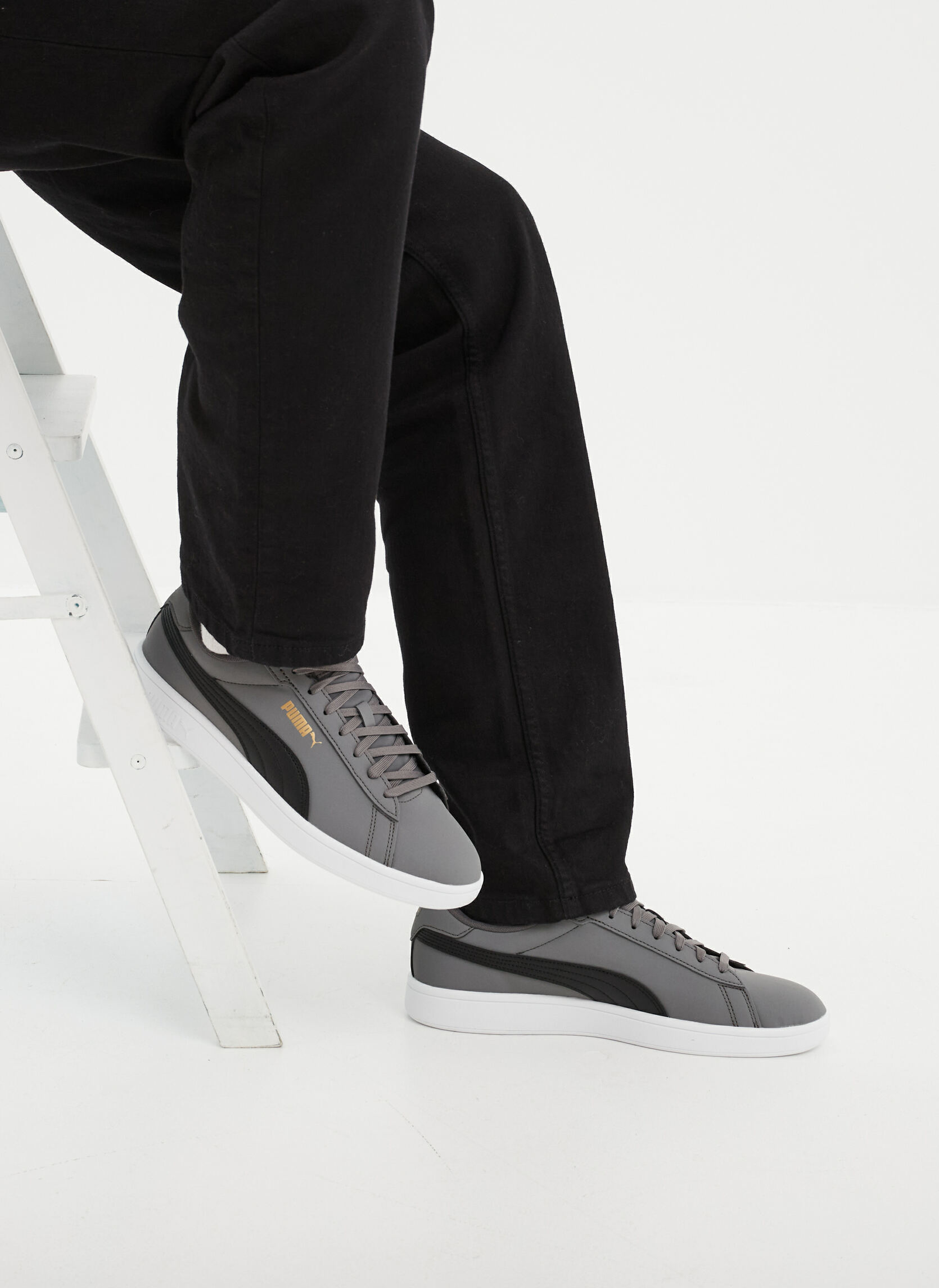 Baskets basses SMASHBUCKV3_S_H_TB_0_242 homme gris Puma Baskets basses SMASHBUCKV3_S_H_TB_0_242 homme gris Gris