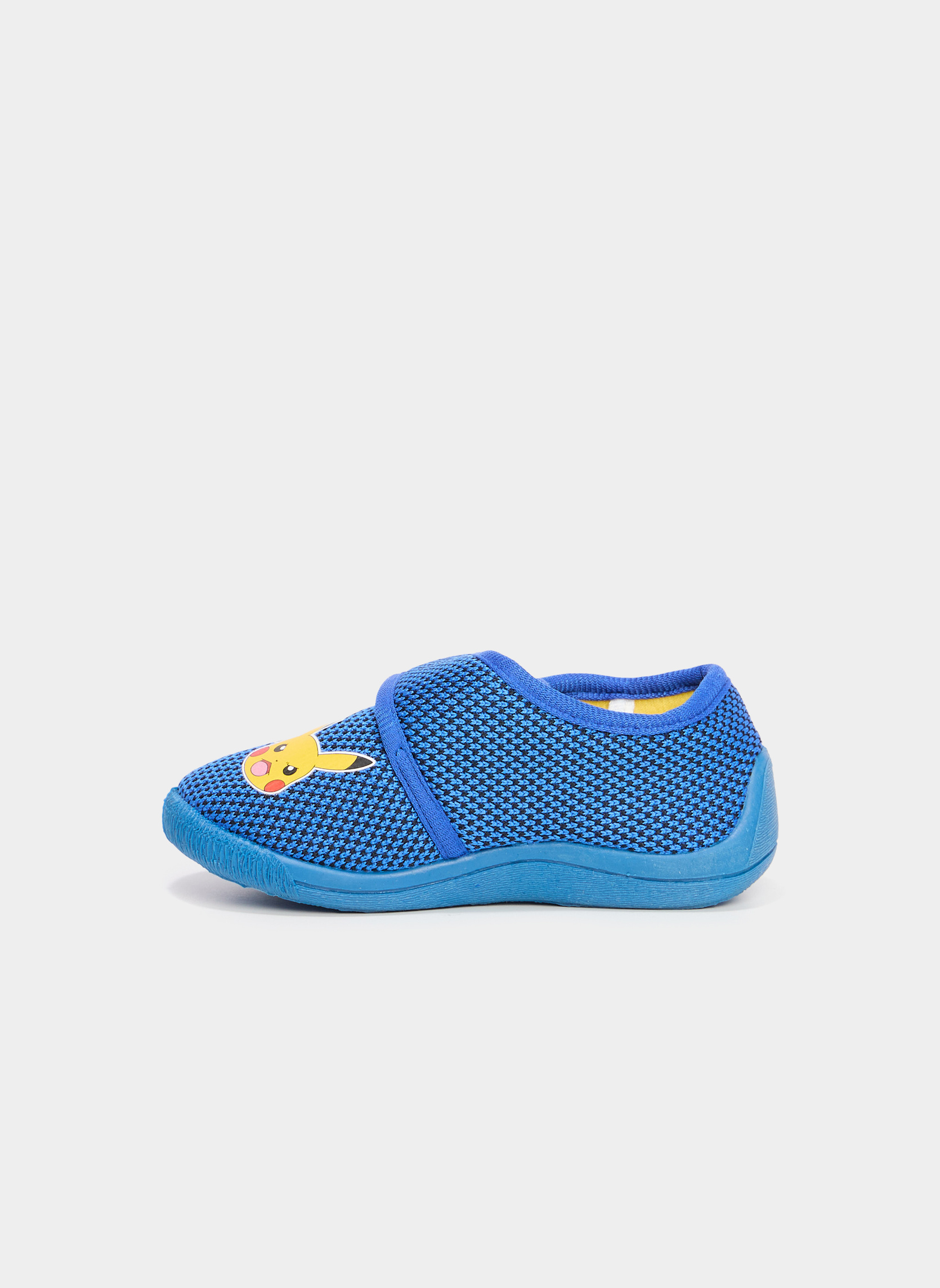 Chaussons SGPIKACHU_P_MG_FER_0_251 garçon bleu Pokemon Chaussons SGPIKACHU_P_MG_FER_0_251 garçon bleu Bleu