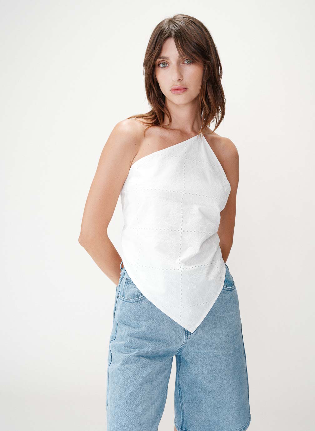 Tops Top en coton brodé asymétrique dos nu white Waiting femme blanc Grace & Mila Tops Top en coton brodé asymétrique dos nu white Waiting femme blanc Blanc