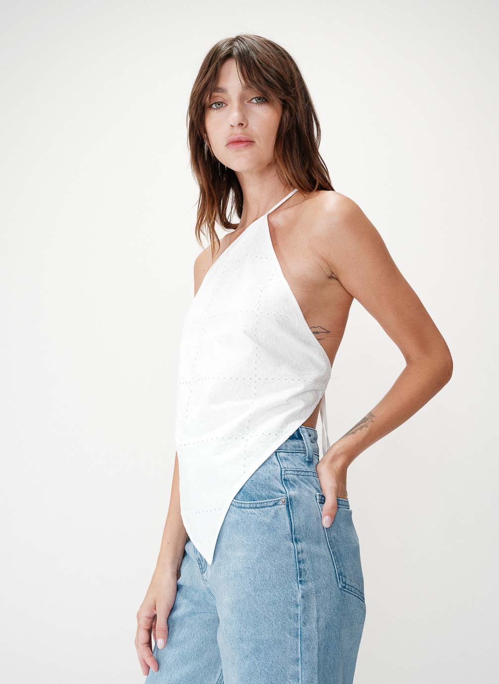 Tops Top en coton brodé asymétrique dos nu white Waiting femme blanc Grace & Mila Tops Top en coton brodé asymétrique dos nu white Waiting femme blanc Blanc