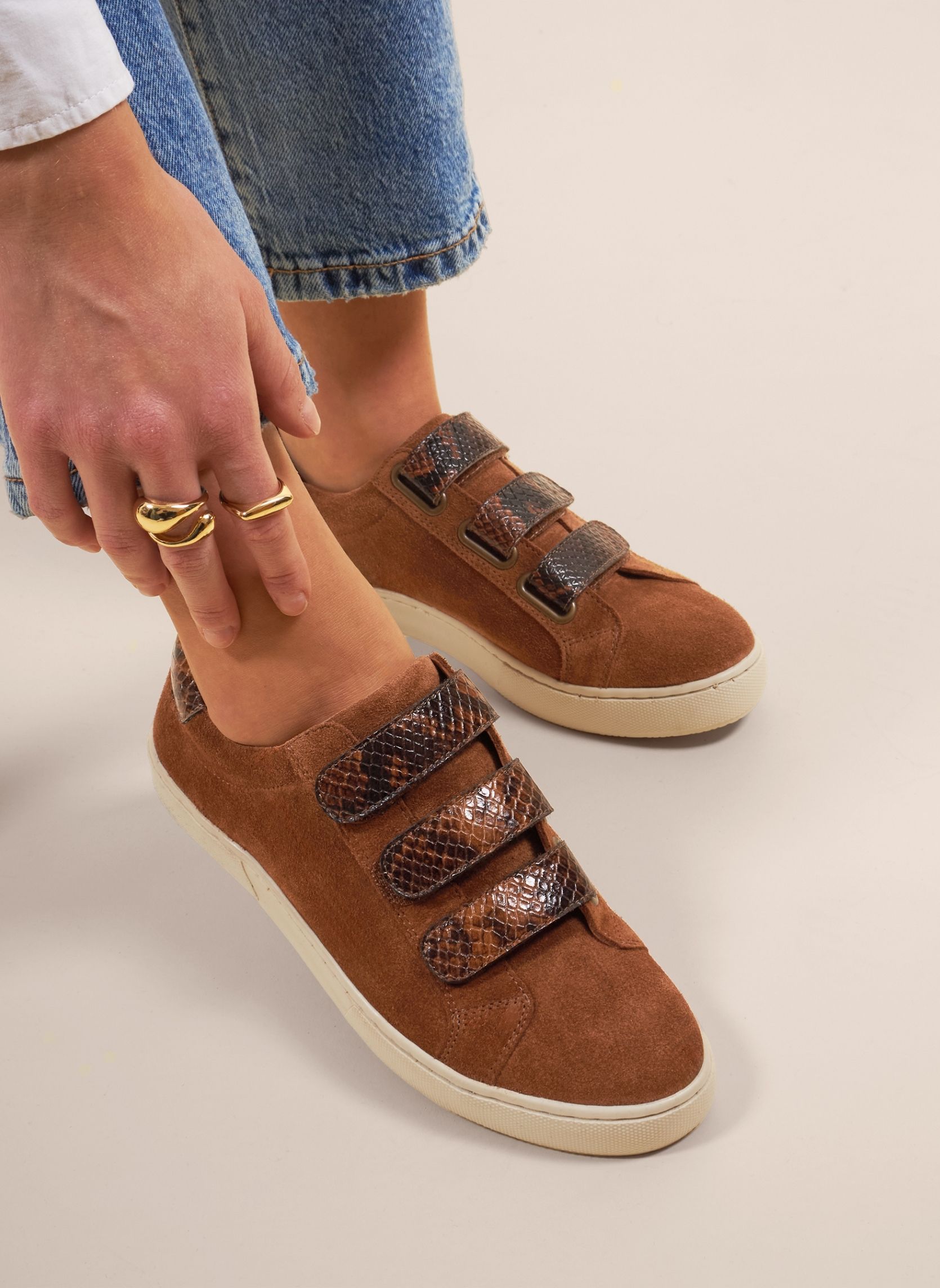 Baskets basses Baskets à scratch femme marron JULES & JENN Baskets basses Baskets à scratch femme marron Cognac
