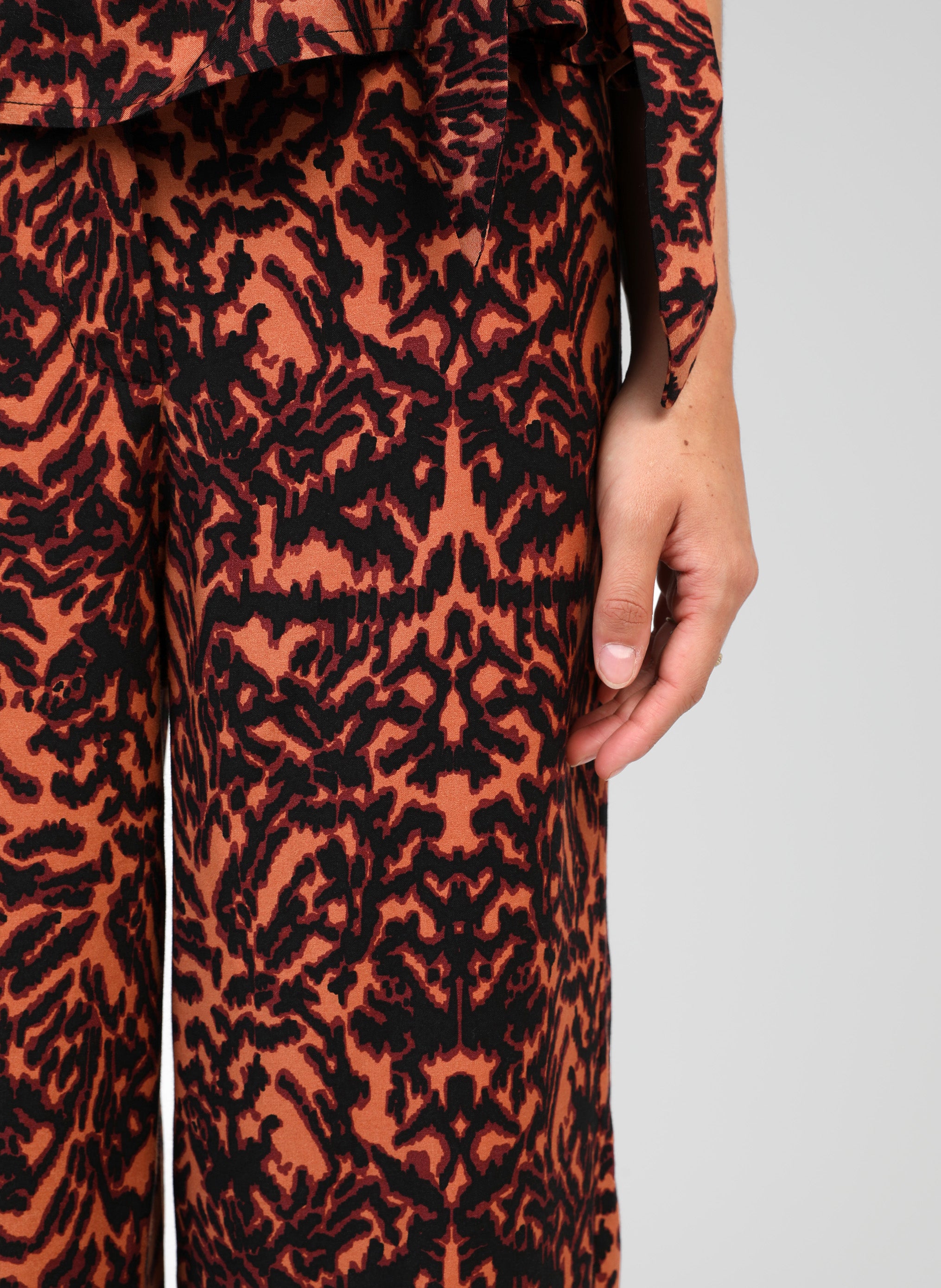 Pantalons droit PANTALON PHLORA graphie bordeaux femme orange An'ge Pantalons droit PANTALON PHLORA graphie bordeaux femme orange Orange