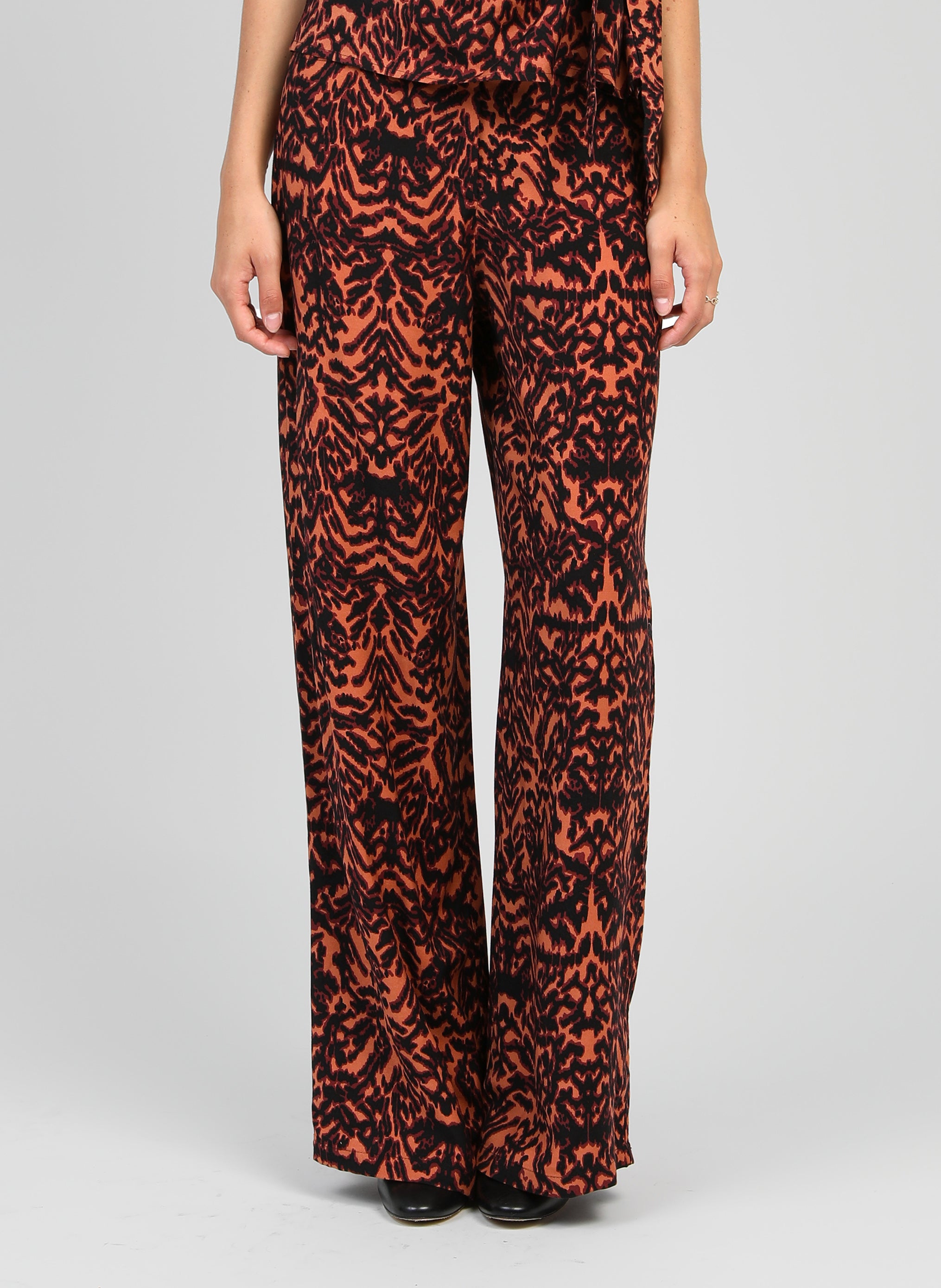 Pantalons droit PANTALON PHLORA graphie bordeaux femme orange An'ge Pantalons droit PANTALON PHLORA graphie bordeaux femme orange Orange