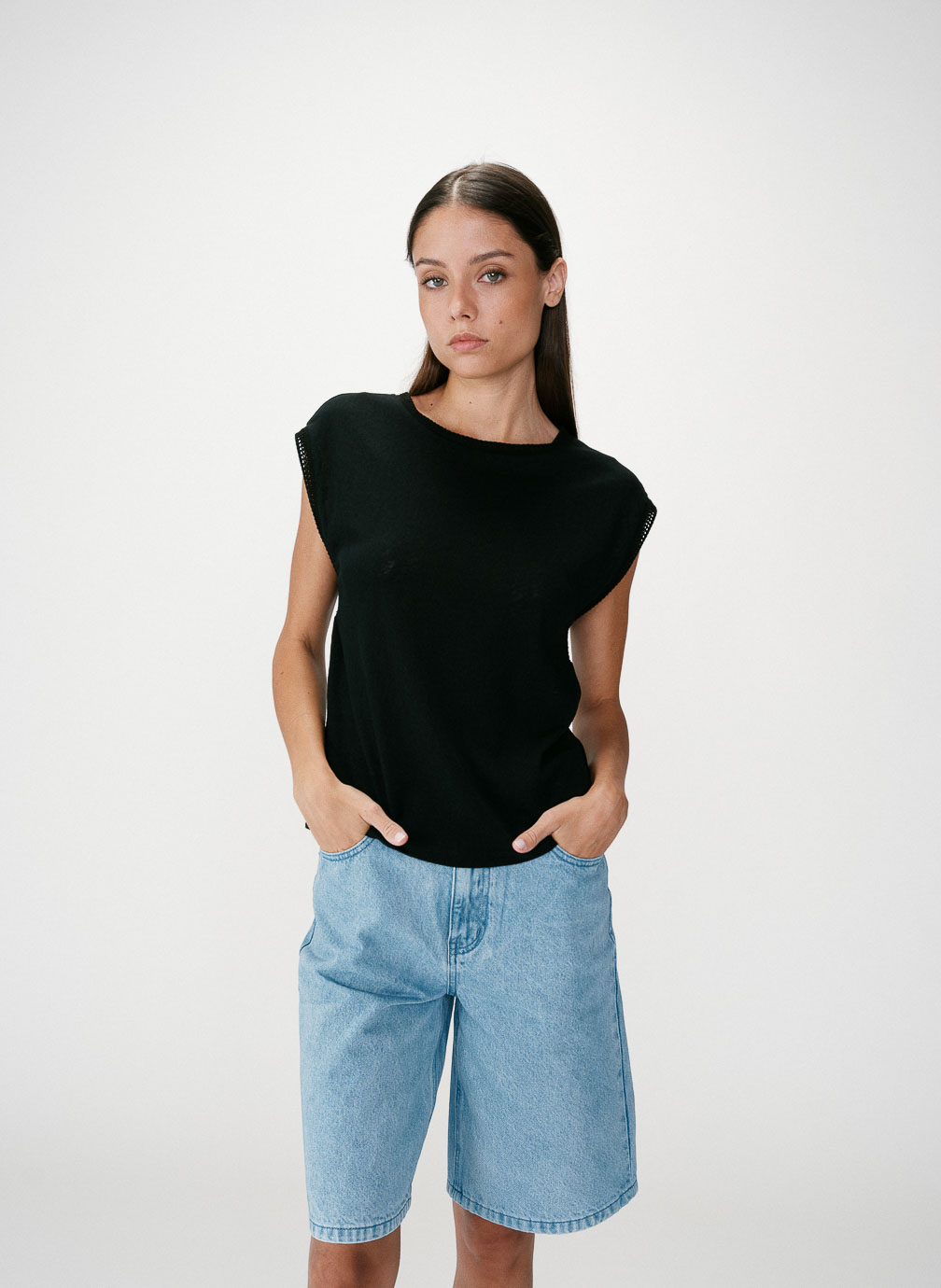 Tops Top droit col et manches ajourés noir Wallace femme noir Grace & Mila Tops Top droit col et manches ajourés noir Wallace femme noir Noir