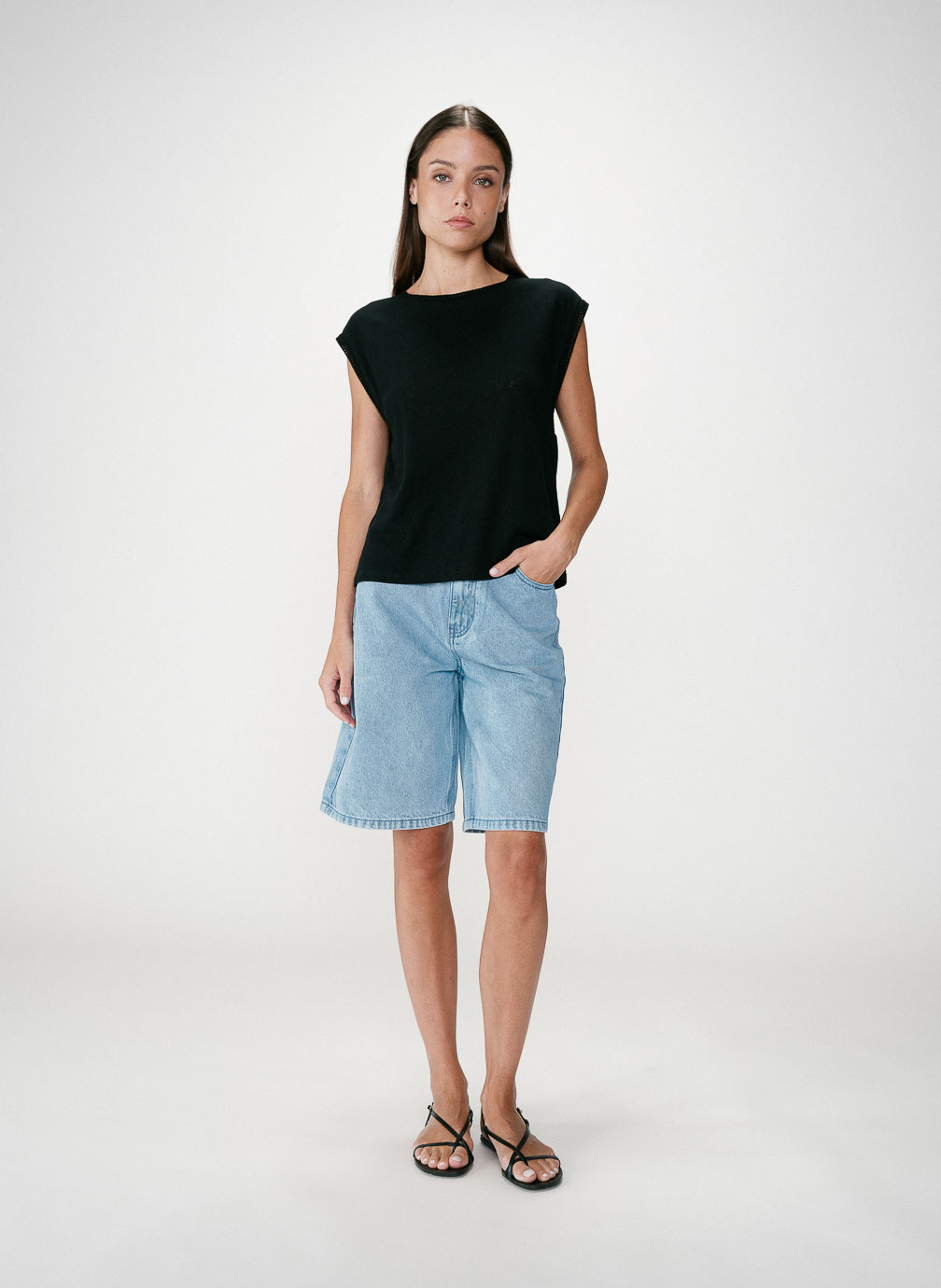 Tops Top droit col et manches ajourés noir Wallace femme noir Grace & Mila Tops Top droit col et manches ajourés noir Wallace femme noir Noir