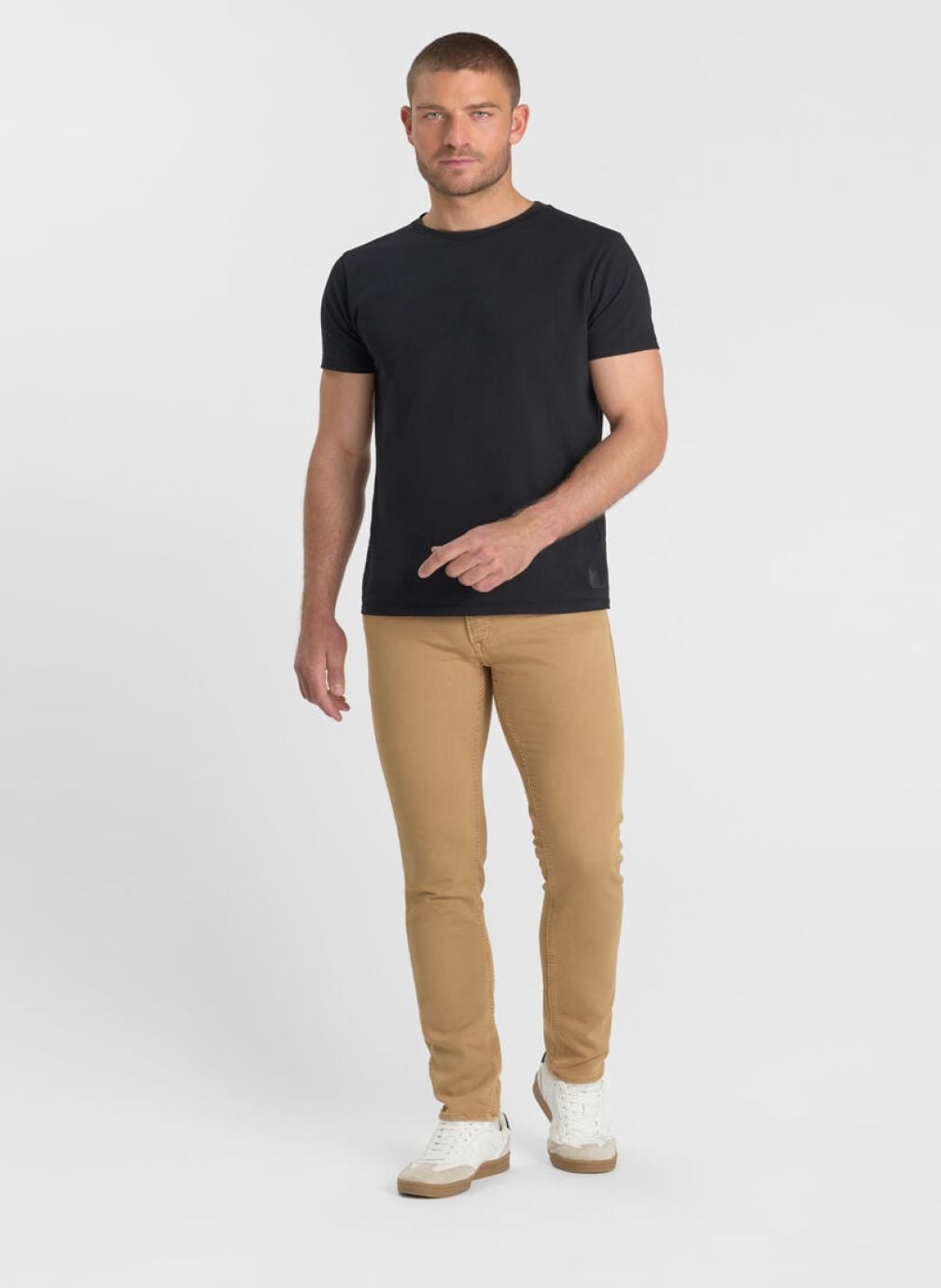 Pantalons droits Pantalon slim 700/11 Beige homme beige Le temps des cerises Pantalons droits Pantalon slim 700/11 Beige homme beige Beige