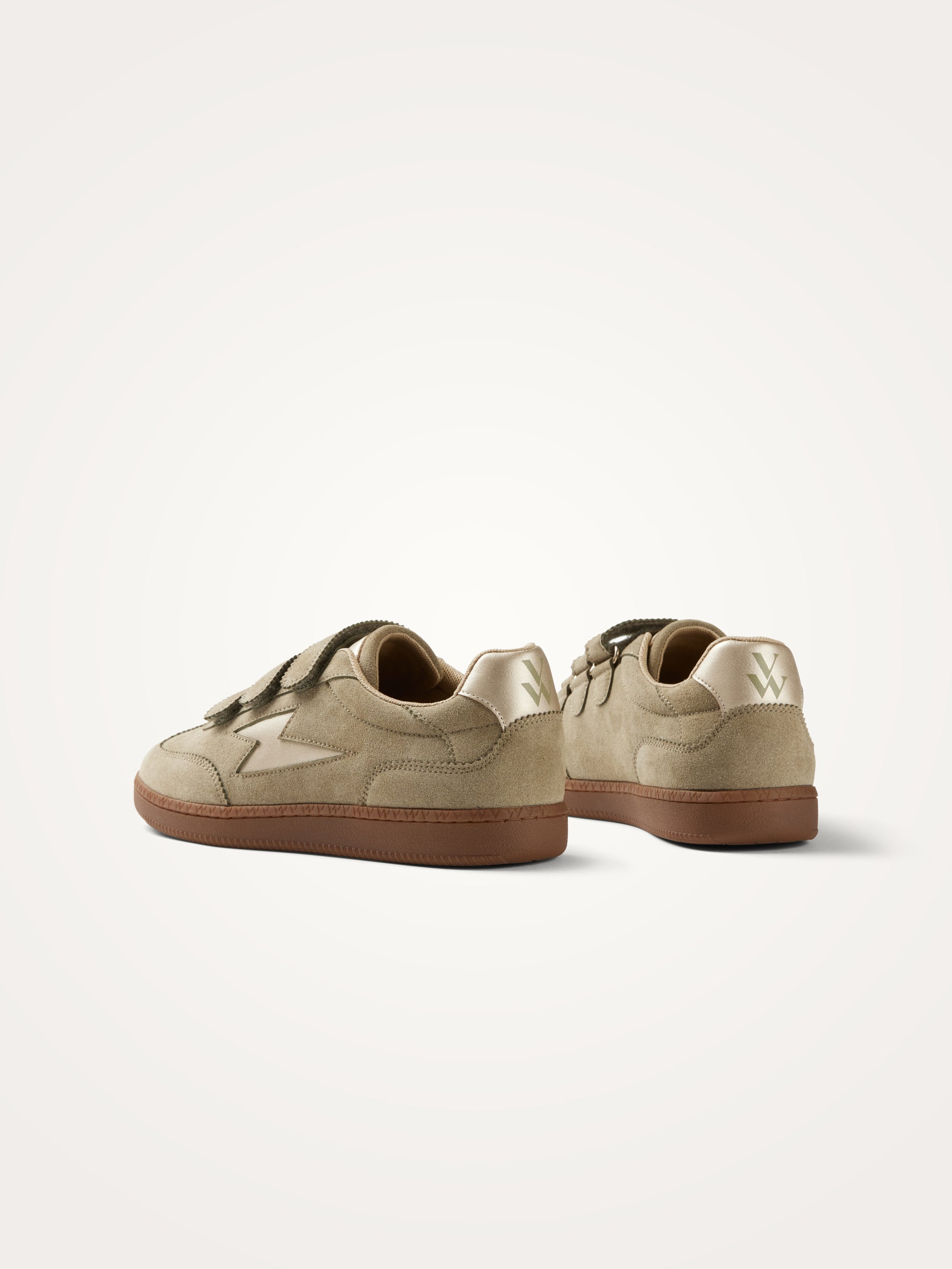Baskets basses AURA Emblem femme vert Vanessa Wu Baskets basses AURA Emblem femme vert Kaki